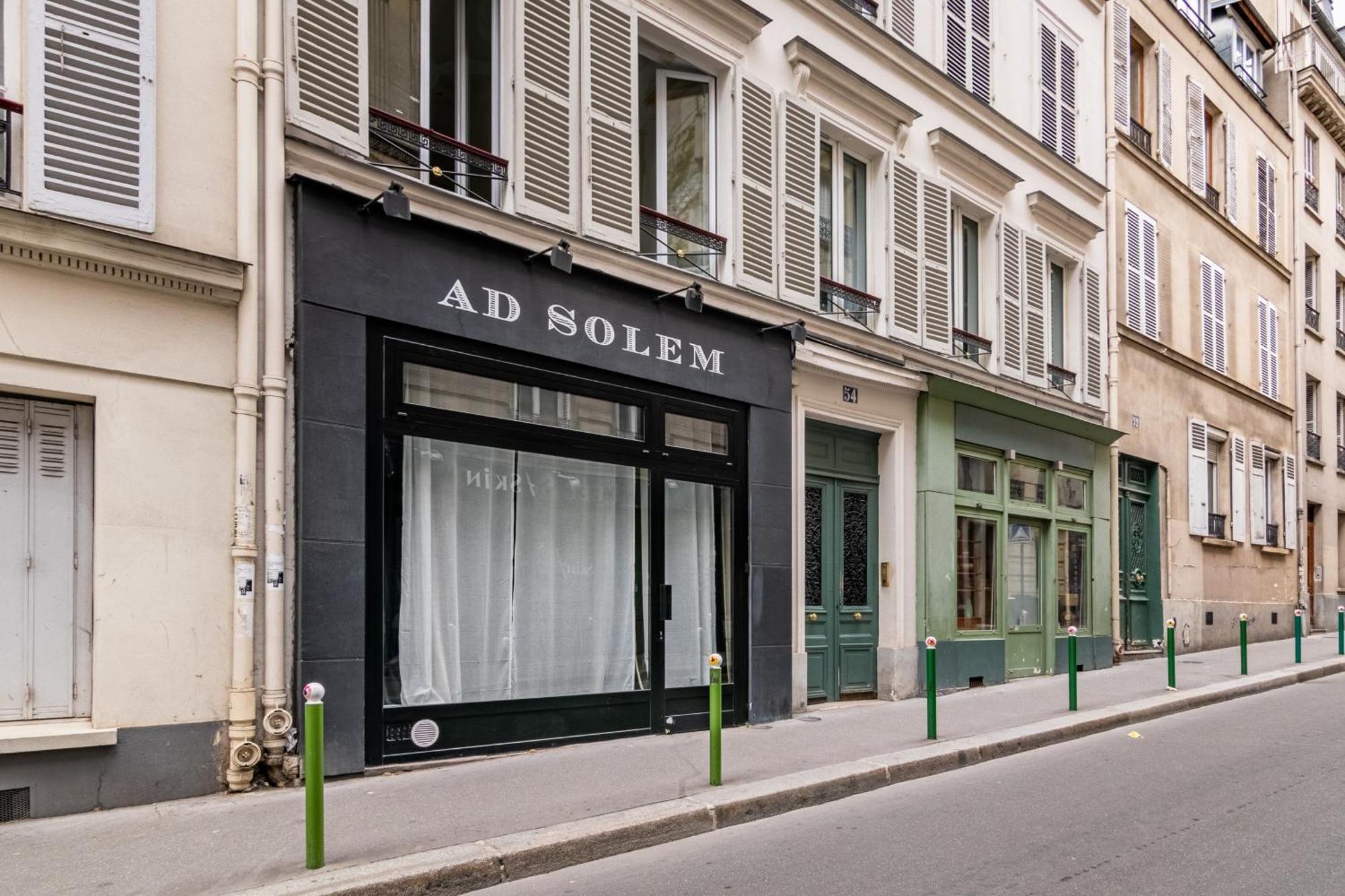 Apartment Relax In On Old Art Galery